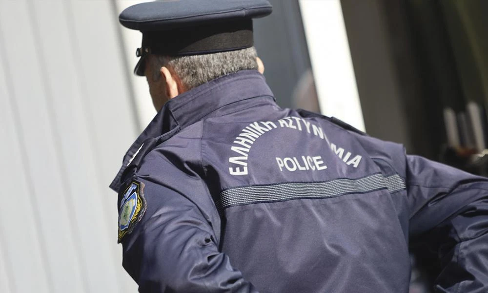 Αστυνομικός της Βουλής: Ανατριχιαστική αποκάλυψη από την μητέρα της 35χρονης - "Ο παππούς και η γιαγιά γνώριζαν για την κακοποίηση"